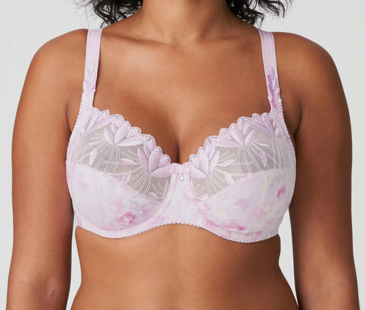 Orlando PrimaDonna Bra in the Sweet violet color. The colour is light pink with tones of yellow
