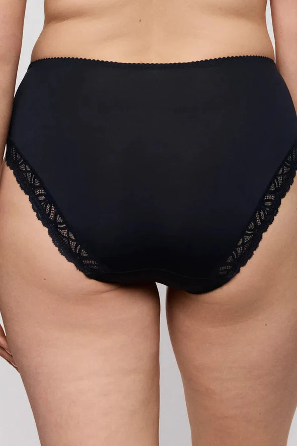 Prima Donna Salerno Full Brief