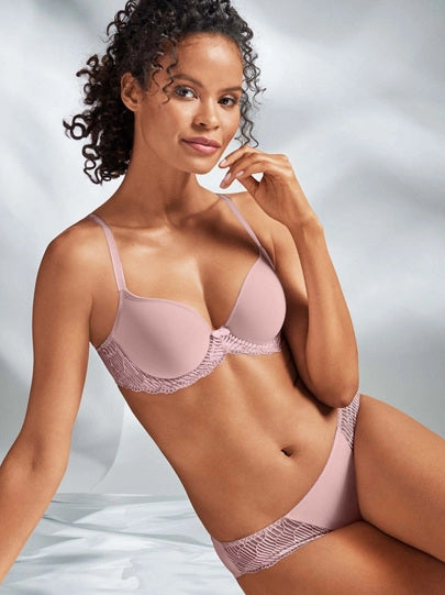 http://midnightmagiclingerie.ca/cdn/shop/products/wacoal-la-femme-853117-spacer-bra-chalk-zephyr-pink-model_600x.jpg?v=1681940413